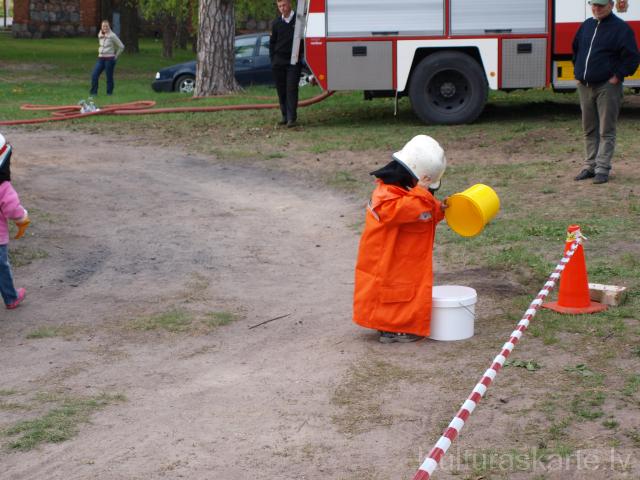 Mazo ugunsdzēsēju stafete